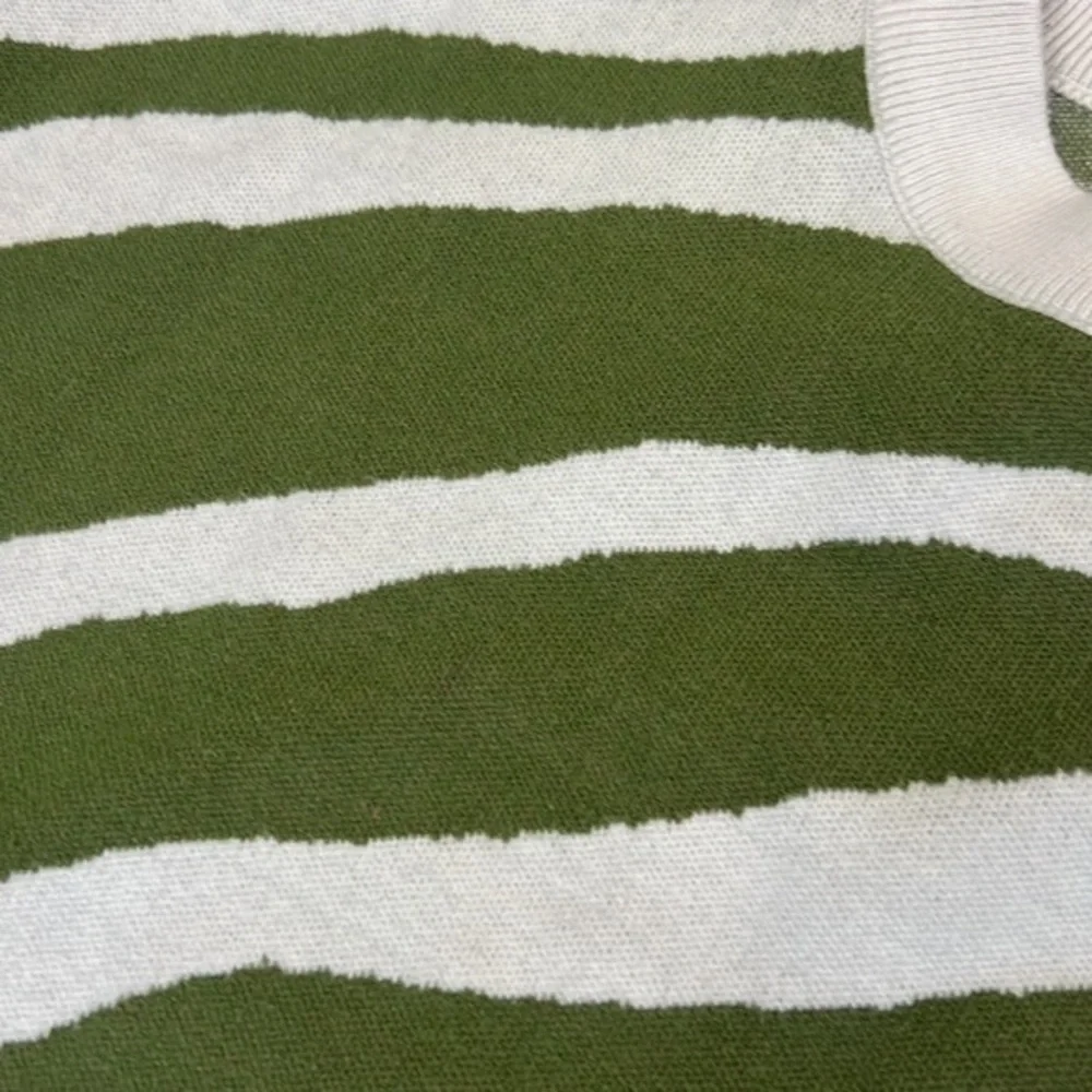 SHEIN‎ CURVED STRIPED PRINT SWEATER